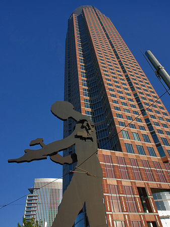 Fotos Hammering Man am Fuß der Messe