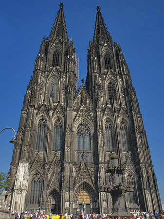 Menschen beim Kölner Dom