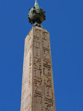 Fotos Obelisk vor dem Palazzo Montecitorio