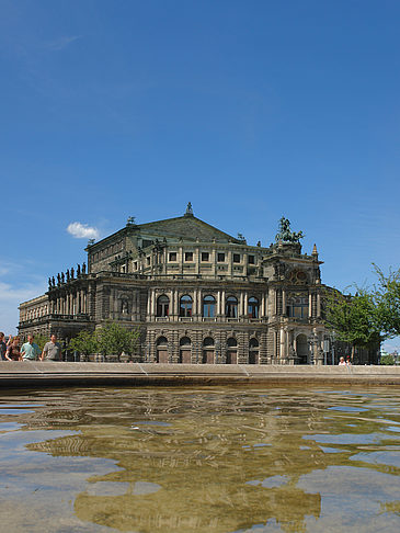 Foto Semperoper mit Springbrunnen - Dresden