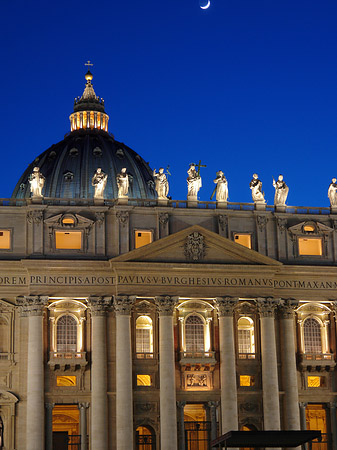 Petersdom mit Halbmond