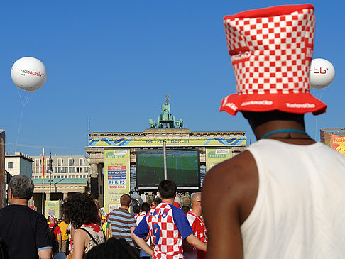 Fans am Brandenburger Tor