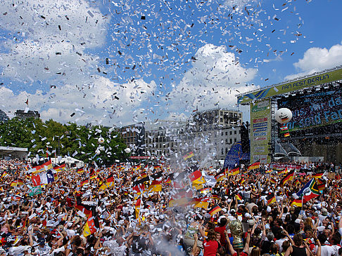 Fotos Konfetti Parade - Nationalmannschaft