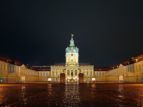 Foto Platz vor dem Schloss Charlottenburg