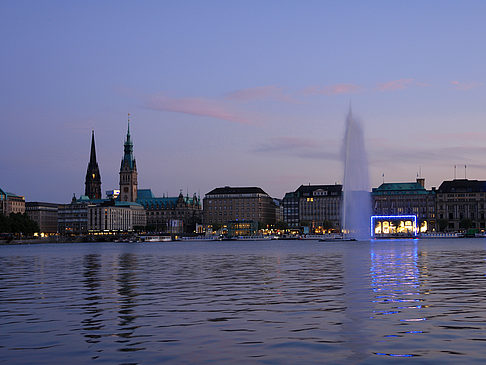 Fontäne auf der Binnenalster Foto 