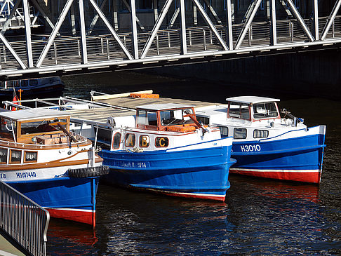 Foto Landungsbrücken und Schiffe - Hamburg