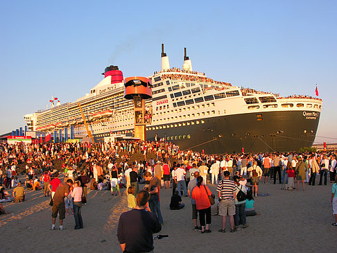 Foto Queen Mary 2 - Volksfest - Hamburg