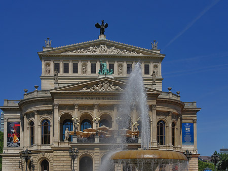 Foto Alte Oper mit Brunnen - Frankfurt am Main