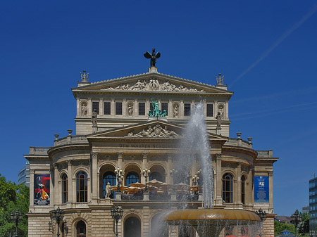 Foto Alte Oper mit Brunnen - Frankfurt am Main