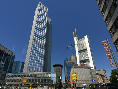 Fotos Eurotower hinter Schauspiel Frankfurt | Frankfurt am Main