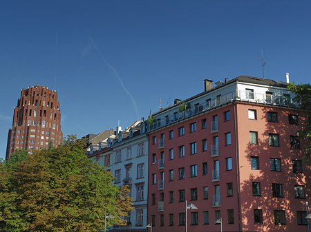 Foto Main Plaza mit Häusern - Frankfurt am Main