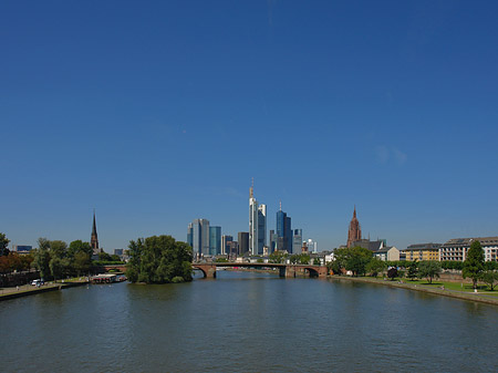 Foto Skyline von Frankfurt mit Alter Brücke