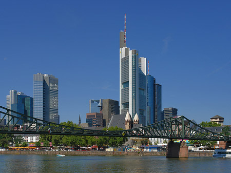 Foto Skyline von Frankfurt mit eisernem Steg - Frankfurt am Main