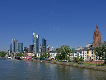 Skyline von Frankfurt mit Kaiserdom