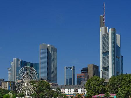 Foto Skyline von Frankfurt mit Riesenrad