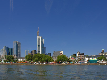 Skyline von Frankfurt mit Riesenrad