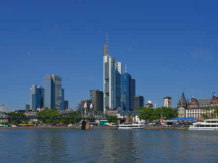 Skyline von Frankfurt mit Saalhof Fotos