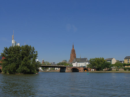 Foto Skyline von Frankfurt mit Ufer