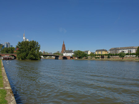 Fotos Skyline von Frankfurt mit Ufer