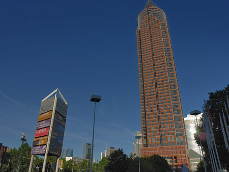 Fahnen am Messeturm Foto 