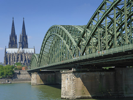 Hohenzollernbrücke beim Kölner Dom Fotos