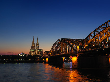 Fotos Kölner Dom hinter der Hohenzollernbrücke | Köln