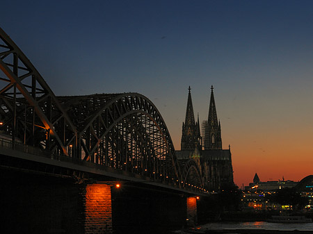 Fotos Kölner Dom hinter der Hohenzollernbrücke | Köln