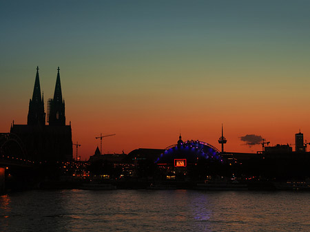 Fotos Kölner Dom neben Musical Dome