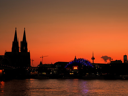 Fotos Kölner Dom neben Musical Dome | Köln