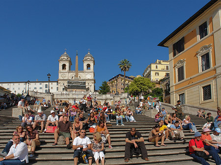 Treppe mit Kirche