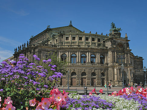 Fotos Semperoper mit Blumen | Dresden