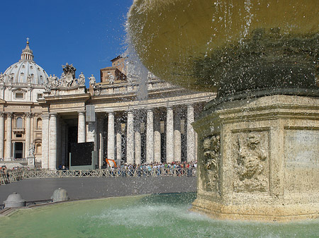 Foto Brunnen mit Petersdom