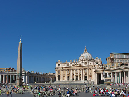 Foto Obelisk mit dem Petersdom - 